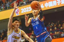 山东男篮主场取得惊险胜利，士气大振的简单介绍